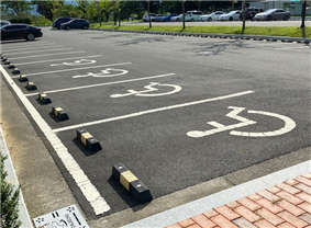 장애인 전용 주차장 사진