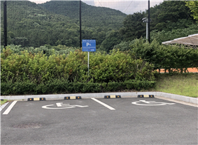 장애인 전용 주차장 사진