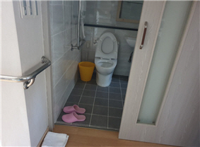 욕실 출입구 사진