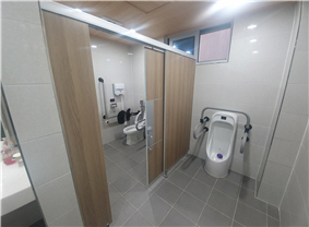 남자 장애인용 화장실 사진